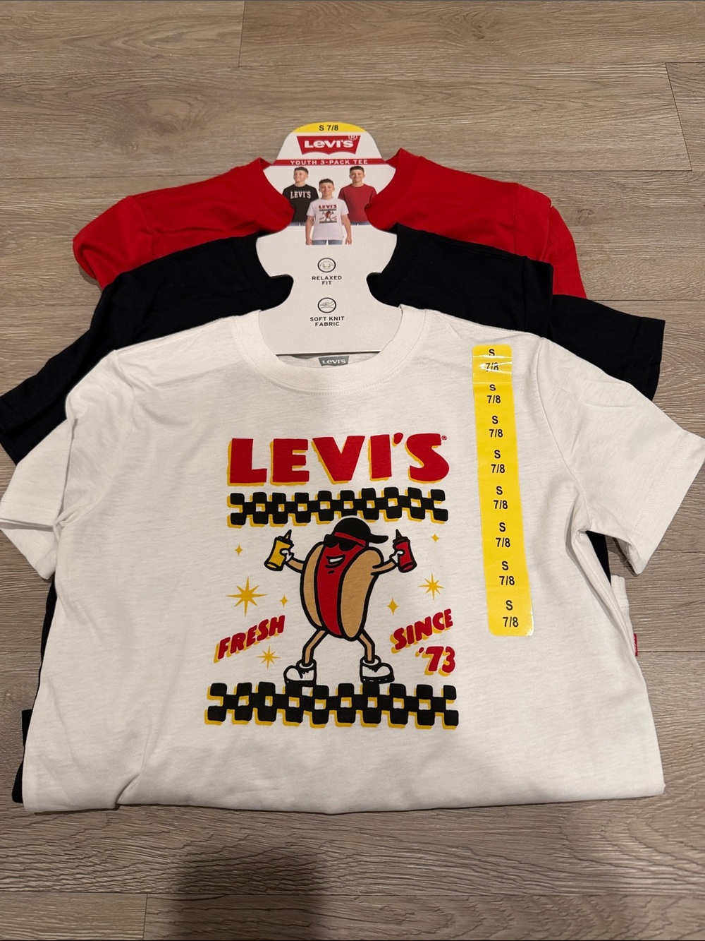 Levi's Kids White, Red and Black tee shirts Bundle size small (7/8)
